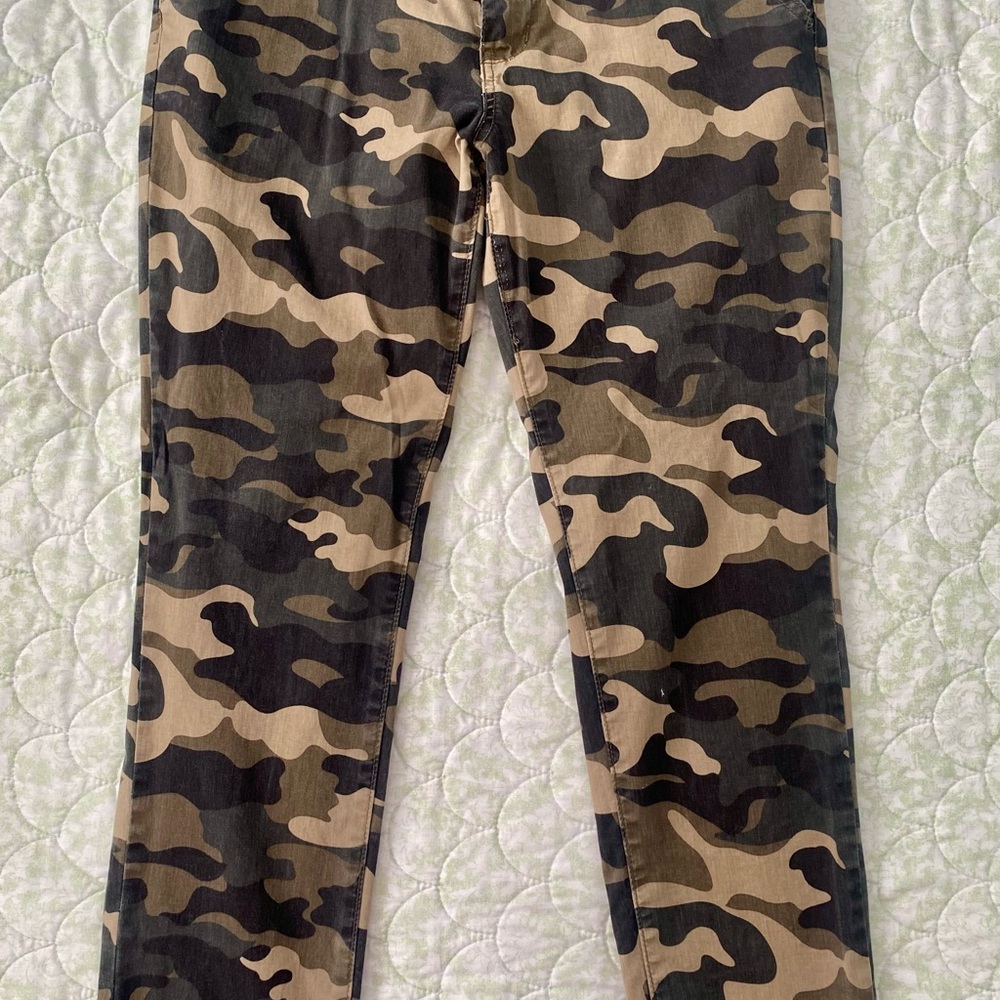 Suzanne Betro
Camouflage Trousers